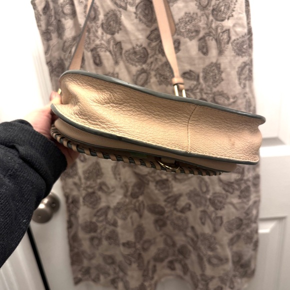 Women Vince Camuto Elegant Tan Leather Shoulder Bag - Picture 5 of 10